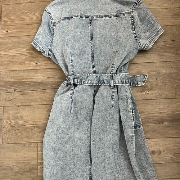 NWOT. Guess denim zipper dress. - Picture 4 of 5